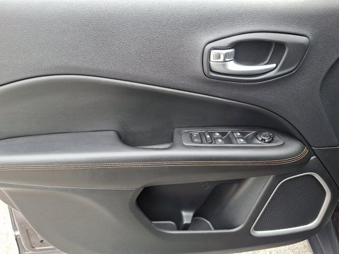 Used 2018 Jeep Compass Limited w/ Navigation Group image 14