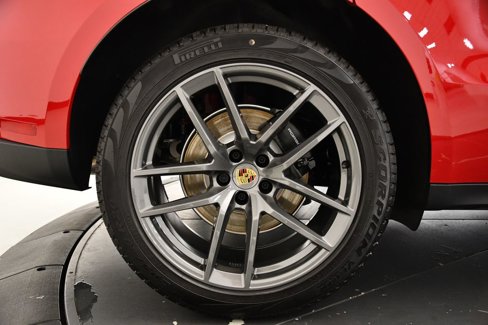 Certified 2025 Porsche Macan Turbo image 18