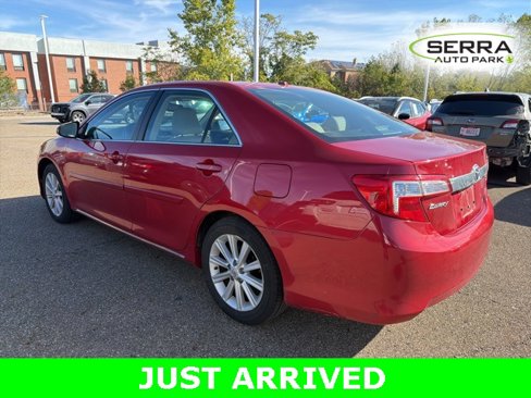Used 2014 Toyota Camry L image 4