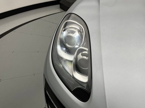 Used 2017 Porsche Macan Turbo image 53