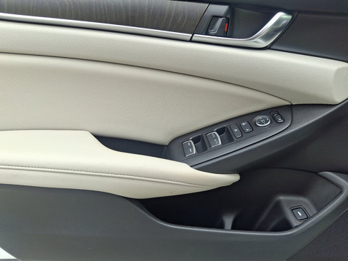 Used 2019 Honda Accord EX image 12