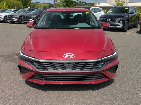 Certified 2024 Hyundai Elantra SE image 8