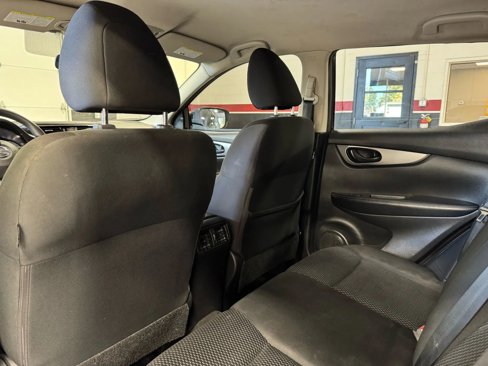 Used 2021 Nissan Rogue Sport S image 23