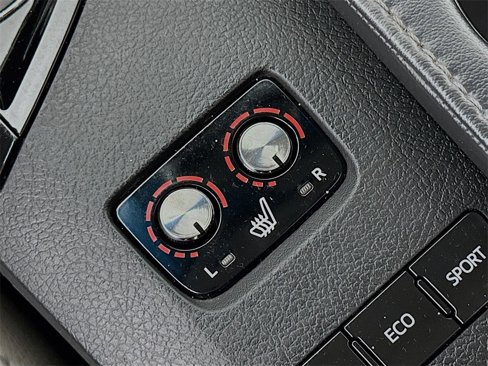 Used 2016 Toyota Avalon Limited image 25