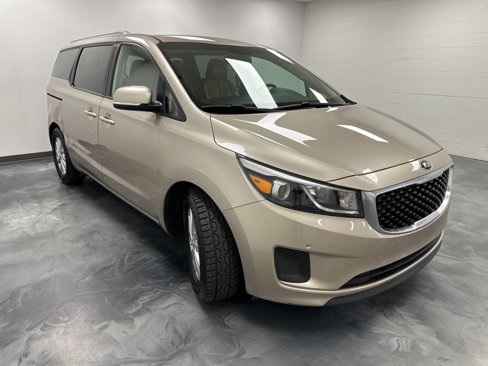 Used 2017 Kia Sedona LX w/ LX Essentials Premium Package image 4