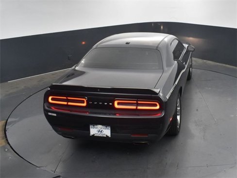 Used 2019 Dodge Challenger SXT image 25