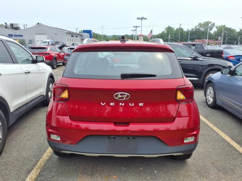 Certified 2022 Hyundai Venue Limited w/ Cargo Package image 5