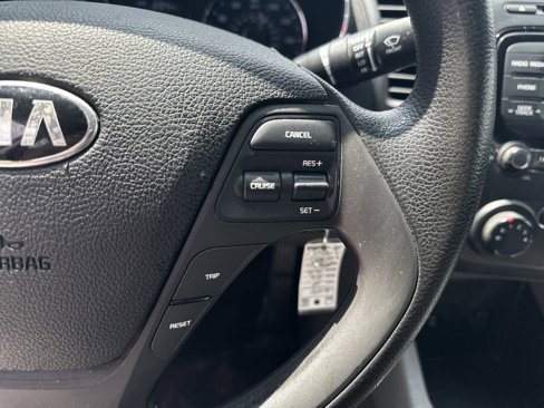 Used 2018 Kia Forte LX image 12