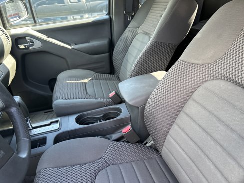 Used 2016 Nissan Frontier SV image 12