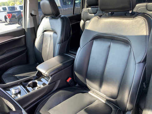 Used 2023 Jeep Grand Cherokee L Limited w/ Black Appearance Package image 15