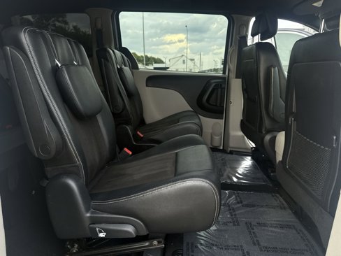 Used 2020 Dodge Grand Caravan SXT image 22