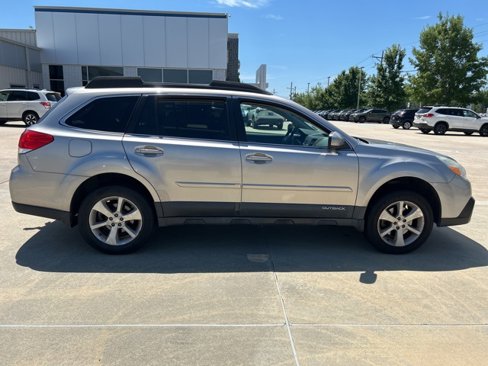 Used 2014 Subaru Outback 3.6R Limited w/ Moonroof Package image 3