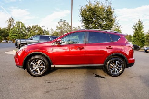 Used 2018 Toyota RAV4 XLE image 10