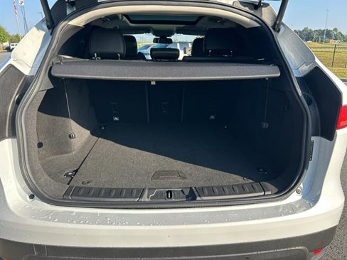 Used 2017 Jaguar F-PACE R-Sport image 9