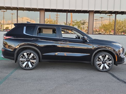 New 2025 Mitsubishi Outlander SE image 5