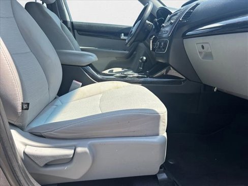 Used 2014 Kia Sorento LX image 17