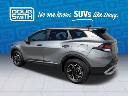 Used 2023 Kia Sportage LX image 2