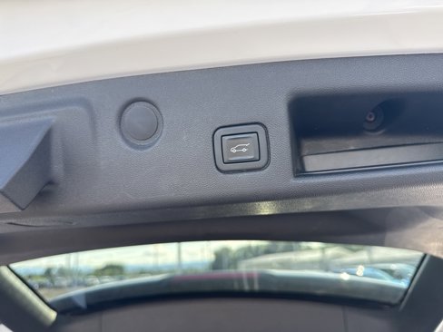 Used 2023 Chevrolet Equinox Premier image 35