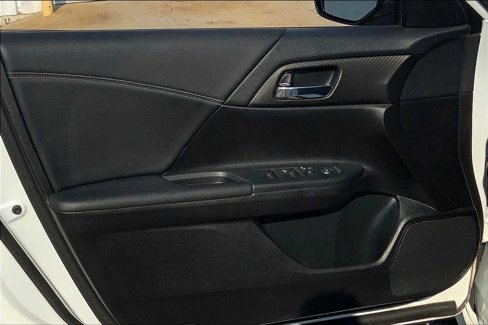 Used 2017 Honda Accord Sport image 21