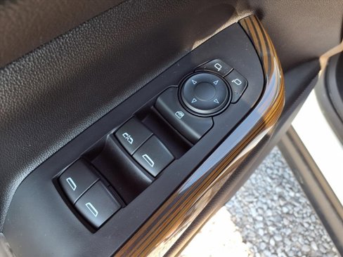 Used 2023 GMC Acadia SLE w/ Driver Convenience Package image 24