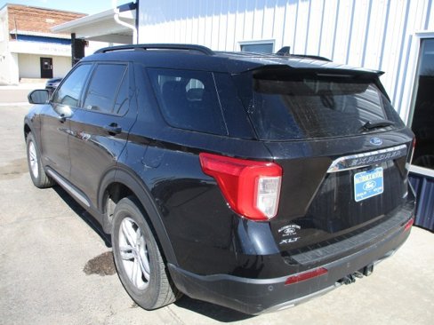 Used 2023 Ford Explorer XLT w/ Equipment Group 202A image 7