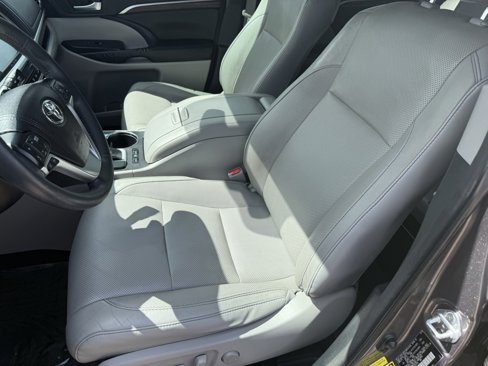 Used 2016 Toyota Highlander Limited image 27