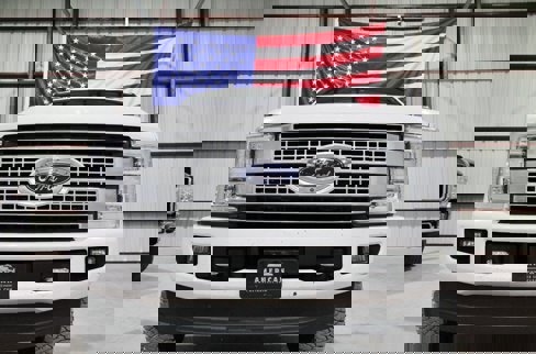 Used 2019 Ford F250 Platinum w/ Platinum Ultimate Package image 2