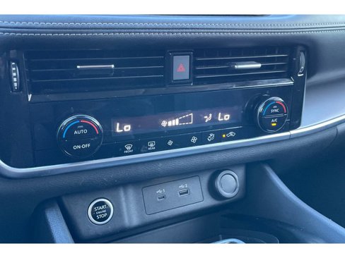 Used 2021 Nissan Rogue SV image 26