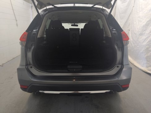Used 2018 Nissan Rogue SV image 29