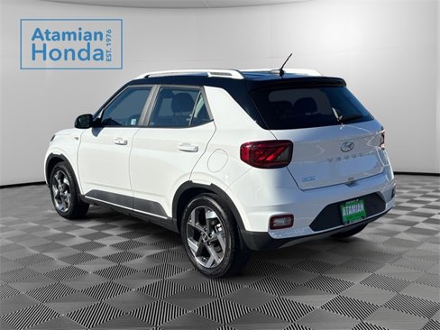 Used 2024 Hyundai Venue Limited image 3