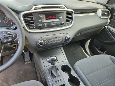 Used 2017 Kia Sorento L image 23
