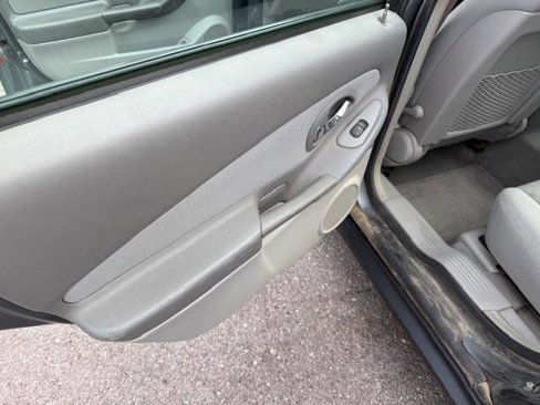 Used 2005 Chevrolet Malibu LS image 16