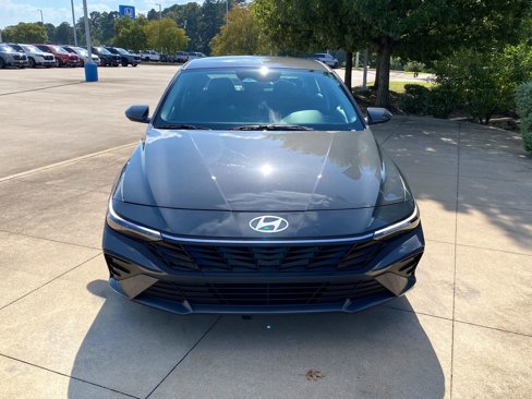 Used 2025 Hyundai Elantra SE w/ Cargo Package image 2