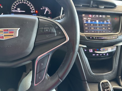 Used 2017 Cadillac XT5 Luxury image 16