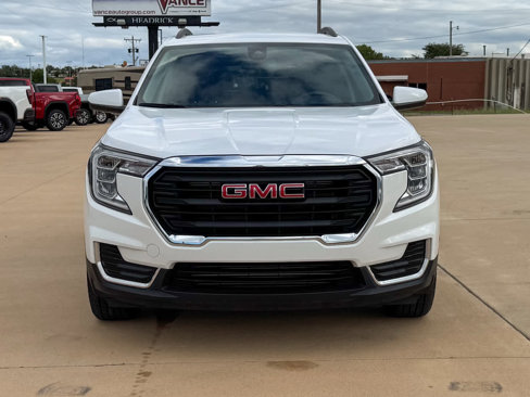 Used 2023 GMC Terrain SLE w/ Driver Convenience Package image 2