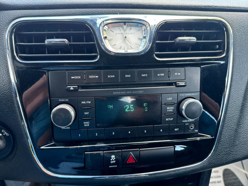 Used 2013 Chrysler 200 Touring image 19