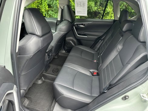 Used 2022 Toyota RAV4 XLE Premium image 18