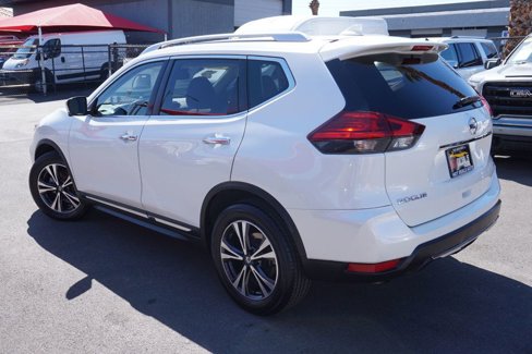 Used 2017 Nissan Rogue SL w/ SL Premium Package image 4