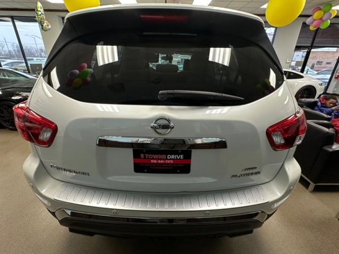 Used 2018 Nissan Pathfinder Platinum image 8