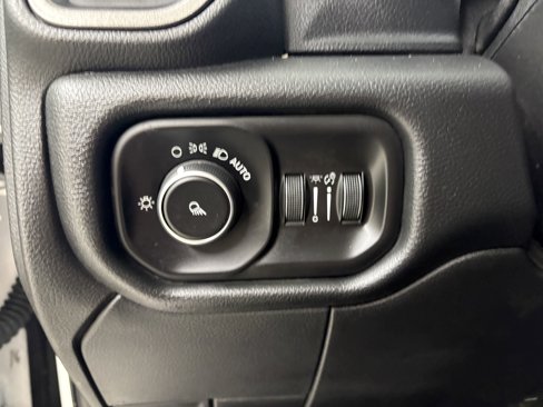 Used 2019 RAM 3500 Tradesman image 12