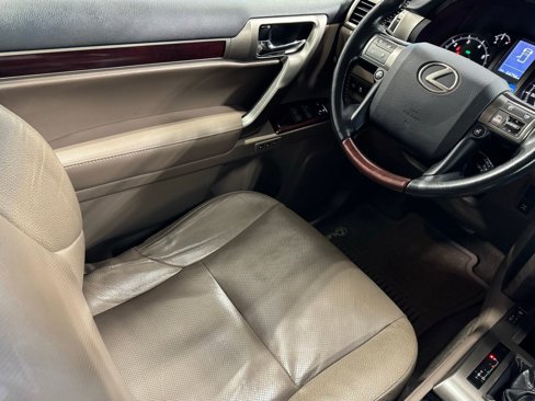 Used 2016 Lexus GX 460 image 26