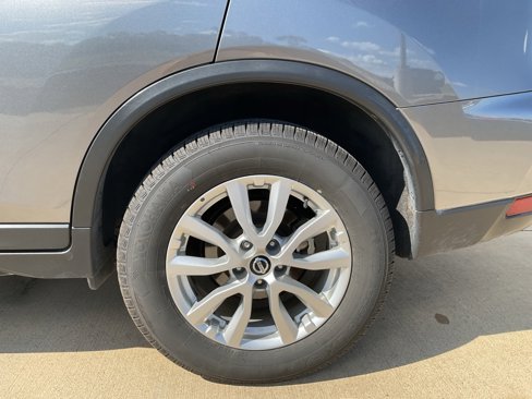 Used 2017 Nissan Rogue SV image 6