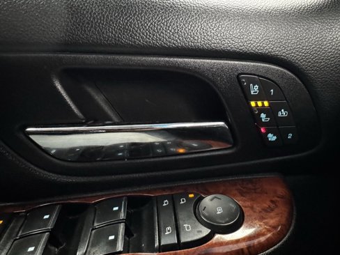 Used 2014 GMC Yukon SLT w/ SLT Chrome Package image 6