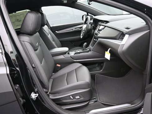 New 2025 Cadillac XT5 Luxury image 13
