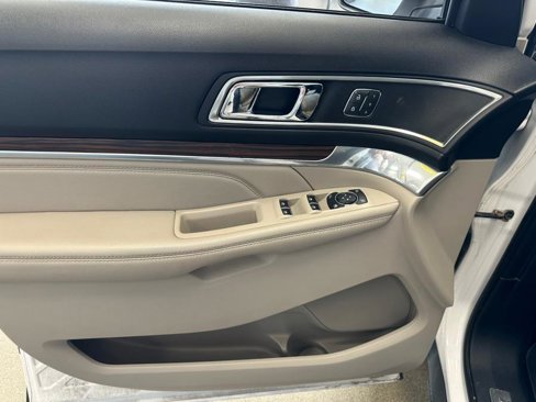 Used 2019 Ford Explorer Limited w/ Ford Safe & Smart Package image 30