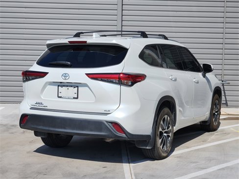 Used 2022 Toyota Highlander XLE image 8