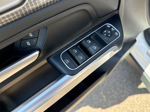 Used 2023 Mercedes-Benz EQB 300 4MATIC image 13