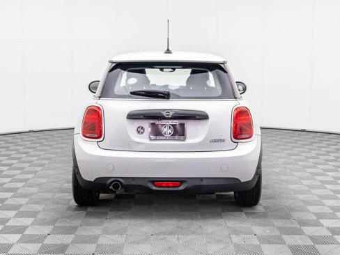 Used 2019 MINI Cooper 2-Door Hardtop w/ Signature Upholstery Package image 5