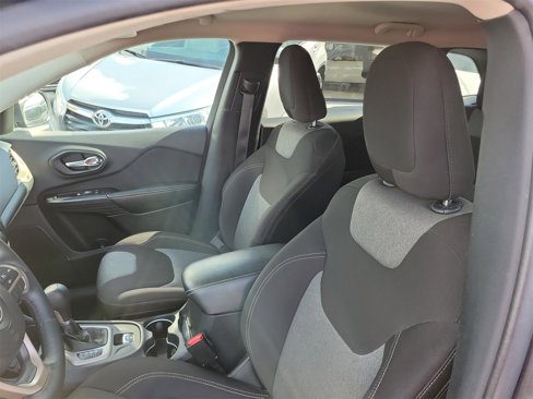 Used 2014 Jeep Cherokee Latitude w/ Cold Weather Group image 11