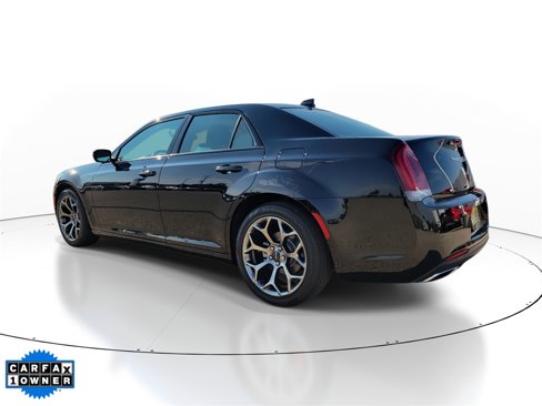 Used 2018 Chrysler 300 Touring w/ Sport Appearance Package image 3